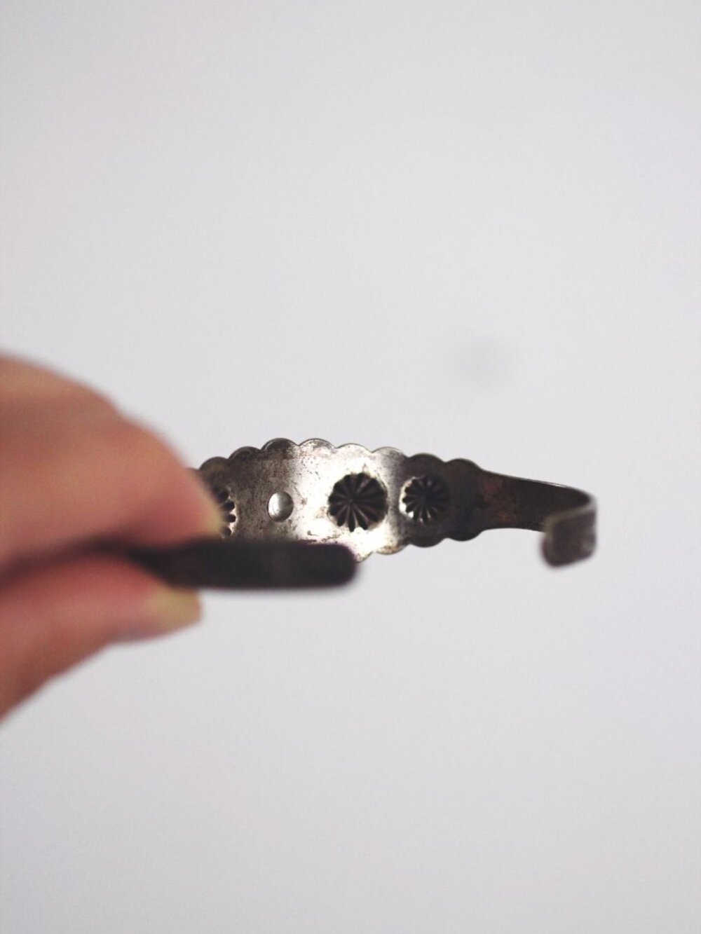 Vintage Southwestern Sterling Silver Turquoise Cuff Bracelet Stamped Scalloped - Picture 8 of 8